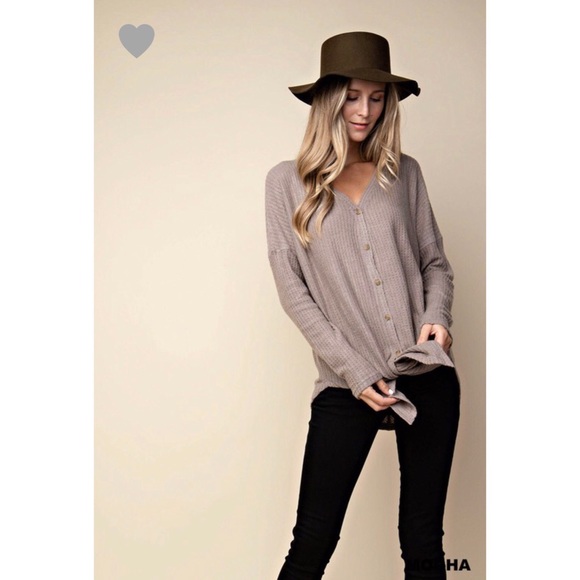 BOUTIQUE CLOSING MAKE AN OFFER - Picture 3 of 4